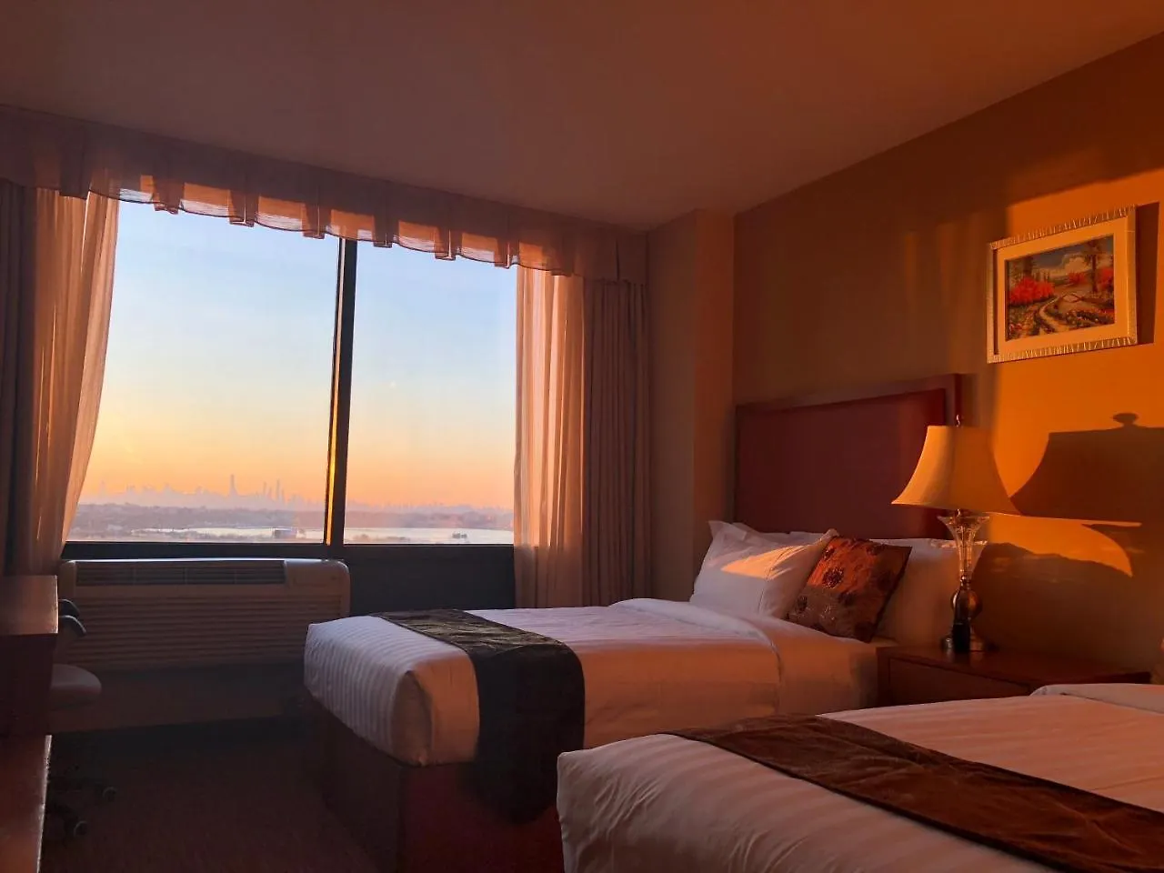 Ramada By Wyndham Flushing Queens Нью-Йорк США